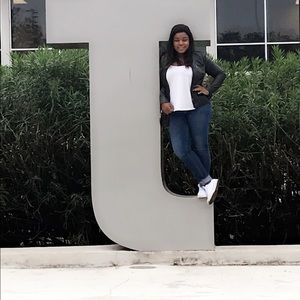 Meet your Posher, Jaz